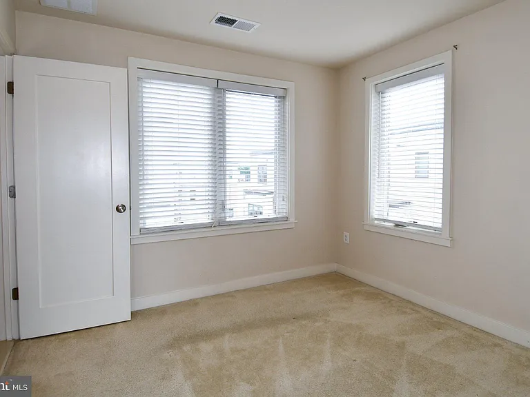 16301 Columbus Ave — Photo 33