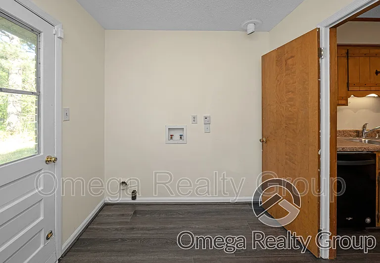 5827 Darien Dr — Photo 32