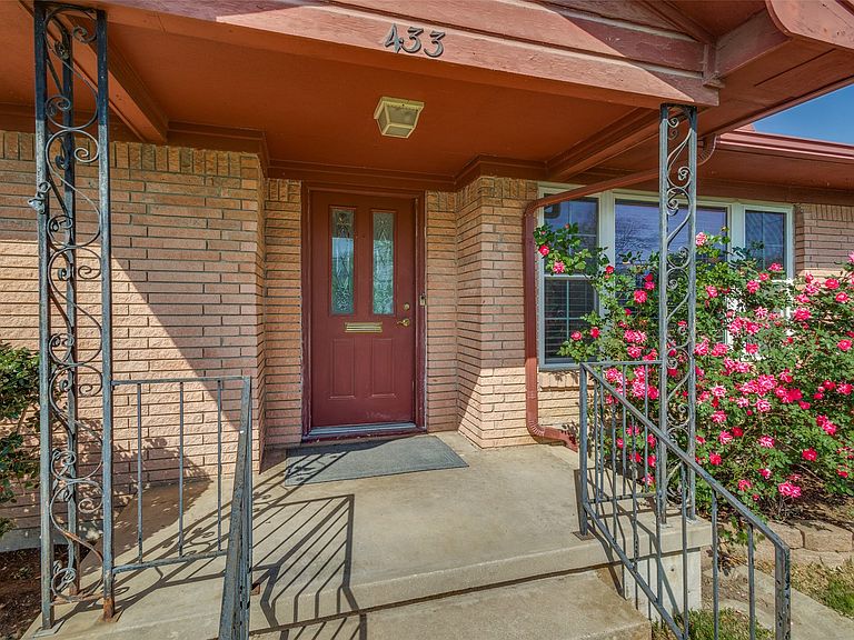 Listing photo 4