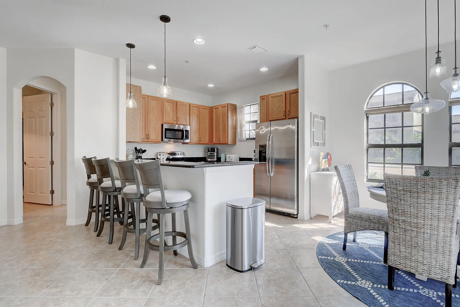 2 bed, 2.0 bath, $5,130 — Photo 3