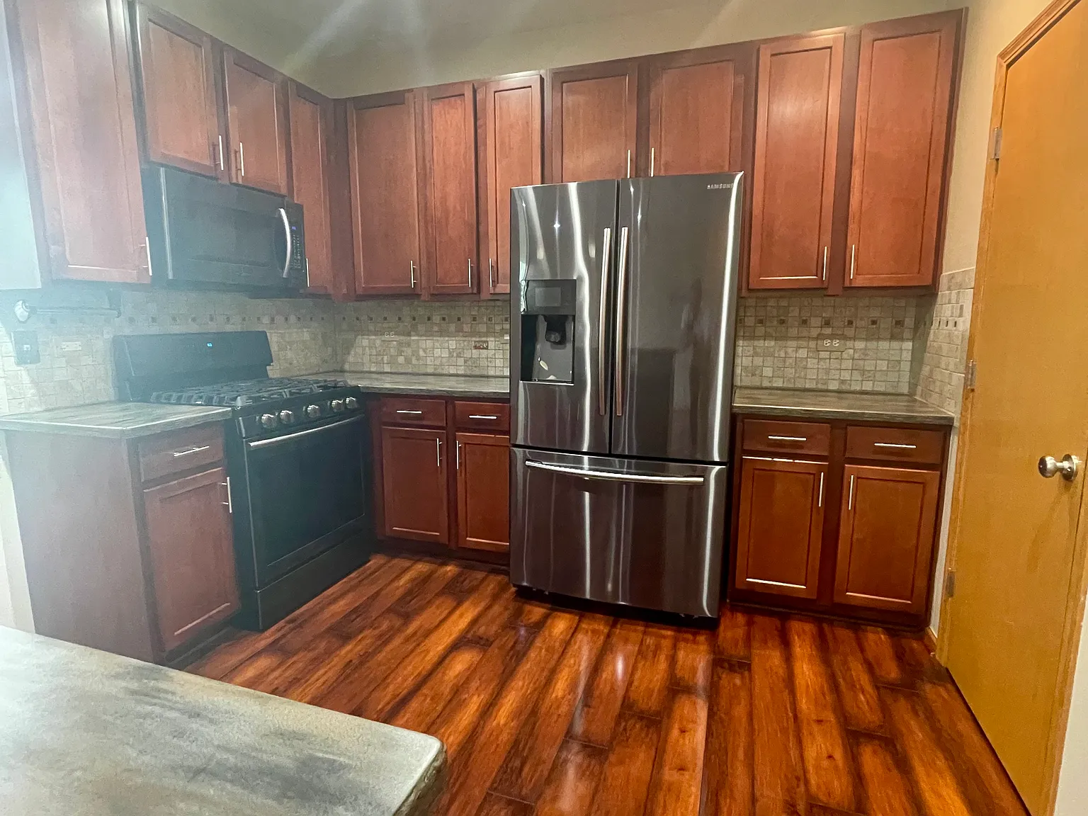 2 bed, 1.5 bath, 1484 sqft, $2,400 — Photo 3