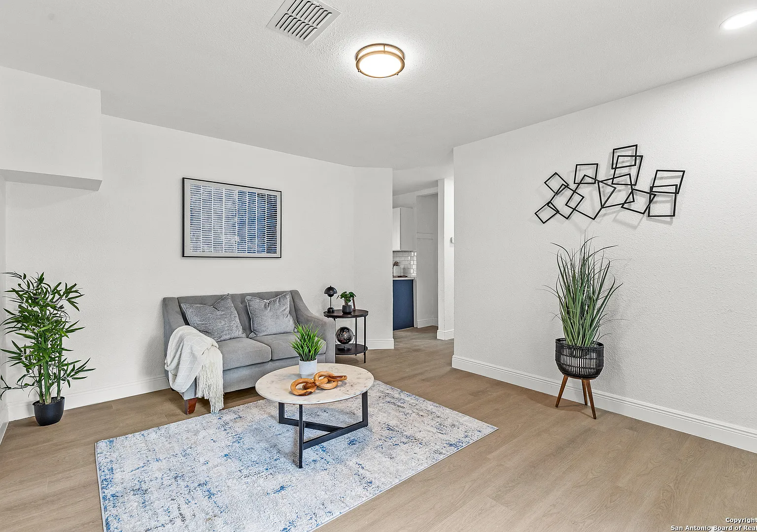 3 bed, 1023 sqft, $1,710 — Photo 3