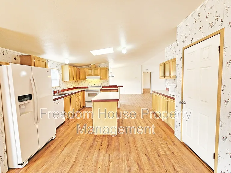5220 Jerry Ave — Photo 7