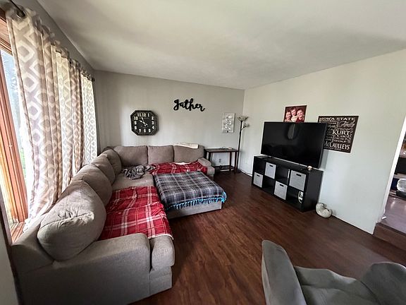 2nd image of 812 10th St