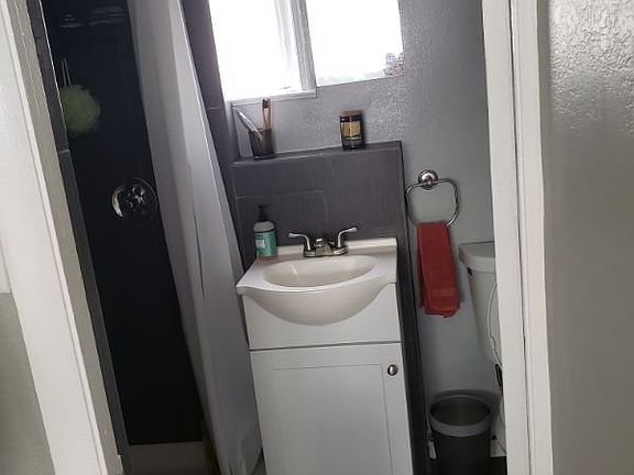4th image of 138 W Irvington Pl