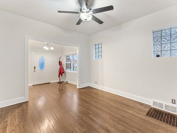 3rd image of 3342 Lombard Ave