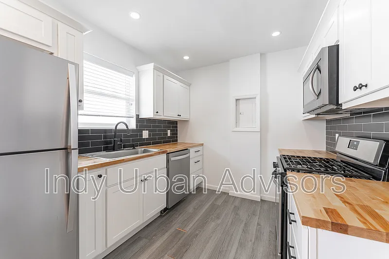 3005 Ruckle St photo 1
