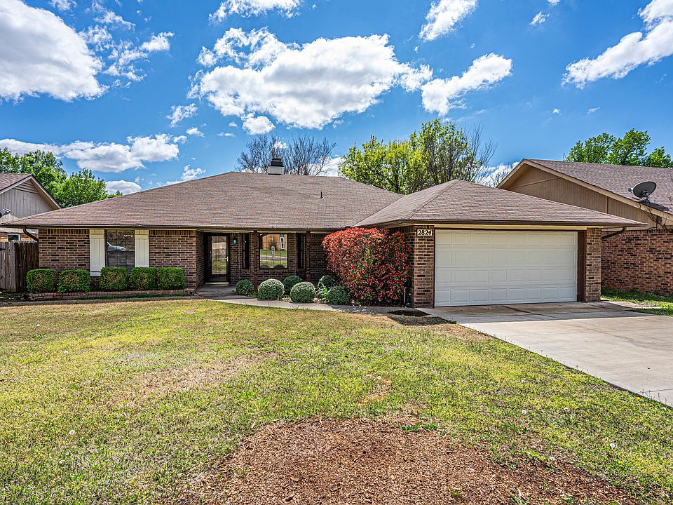 1st image of 2824 Countrywood Ln