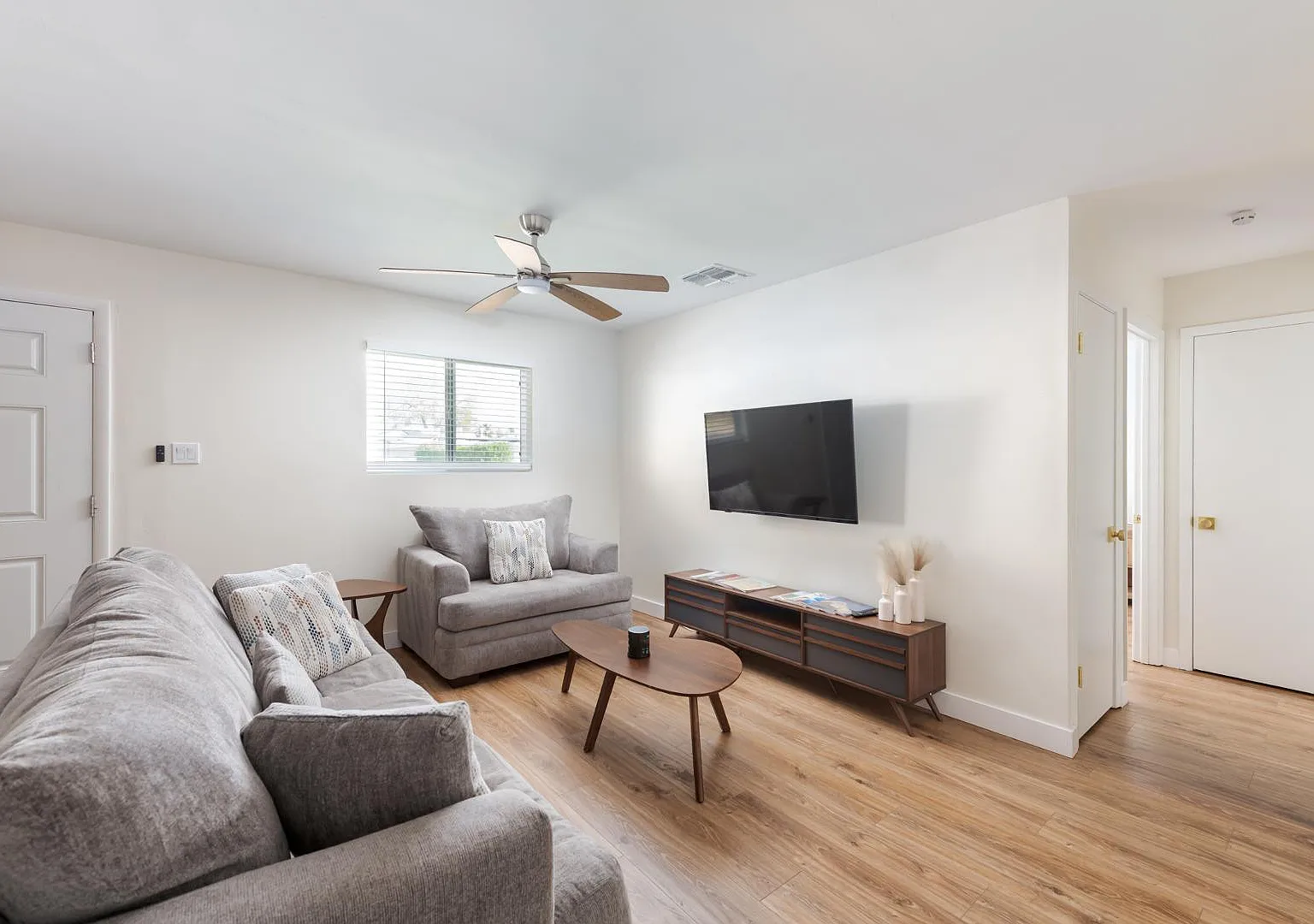 3 bed, 2.0 bath, 1344 sqft, $3,000 — Photo 4