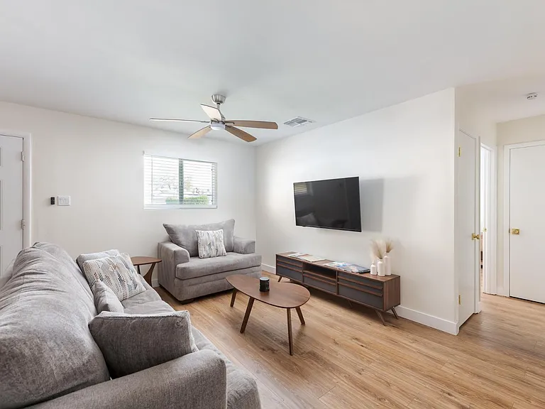 2237 E Hillery Dr — Photo 4