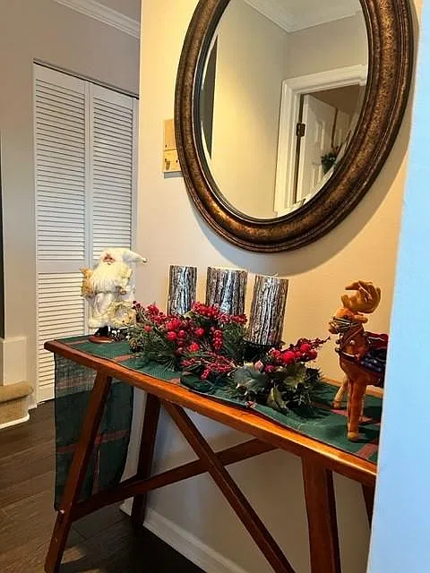 3 bed, 2.5 bath, 1740 sqft, $4,200 — Photo 4