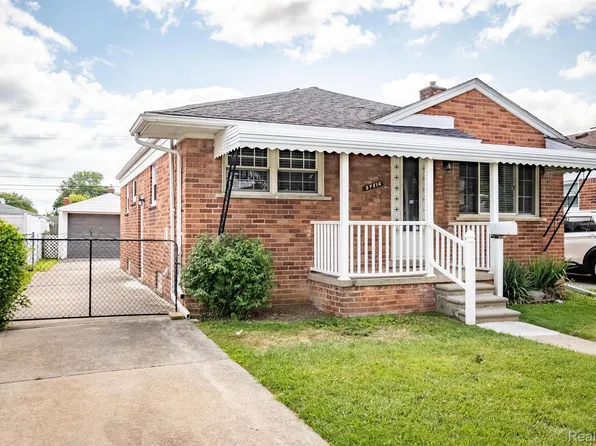 27516 Ursuline St, Saint Clair Shores, MI 48081