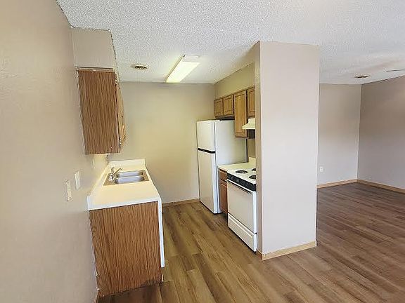 3rd image of 128 Ashwood Dr #B