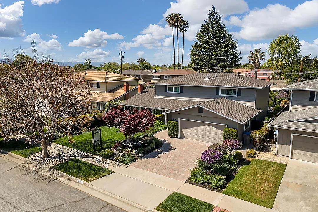 1825 Frobisher Way photo 1