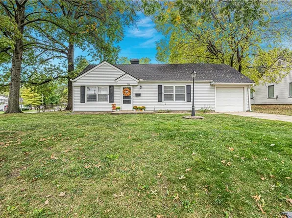 7554 Eaton St, Prairie Village, KS 66208