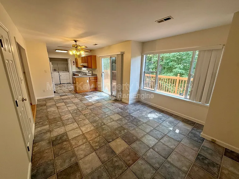 327 Saint Thomas Dr — Photo 8