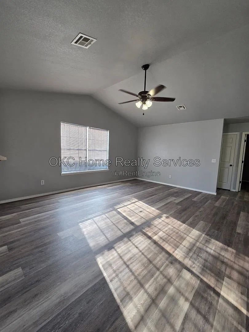 3 bed, 2.0 bath, 1286 sqft, $1,495 — Photo 3