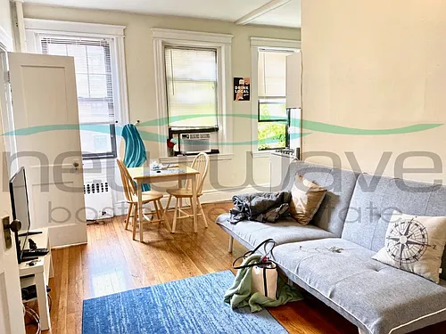 58 Queensberry St Photo 1