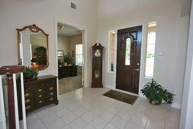 2nd image of 4424 Creekbend Cir