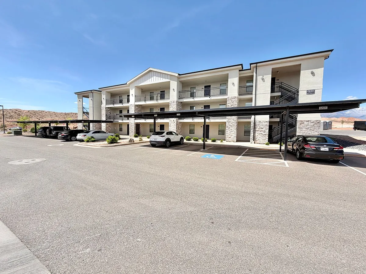 Building Photo - 6230 W Winding Way #G204