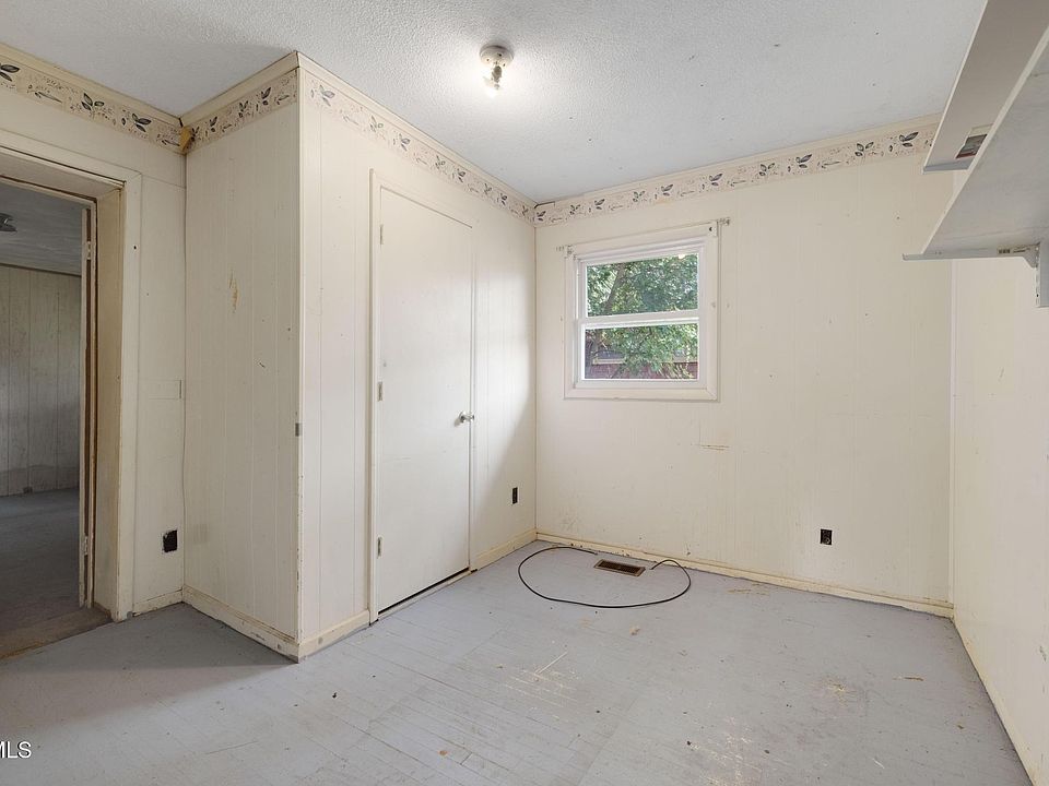 22nd image of 383 Dunbar St