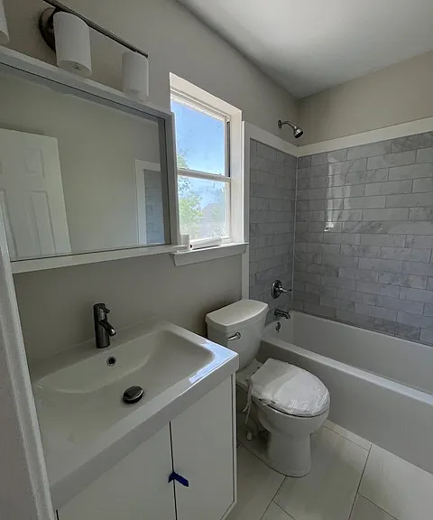 upstairs bathroom with soaking tub