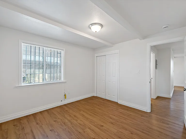 324 S 4th St #326 — Photo 16