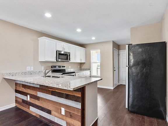 3rd image of 1406 Courtney Pl Unit A