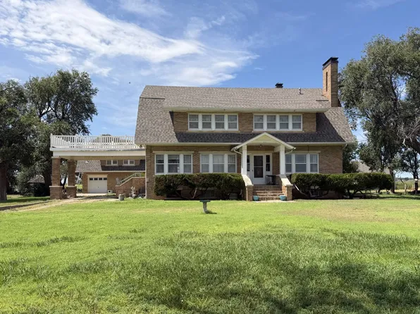 1035 S Bridge St, Lakin, KS 67860