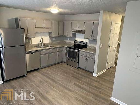 4th image of 11 Otting Dr APT B