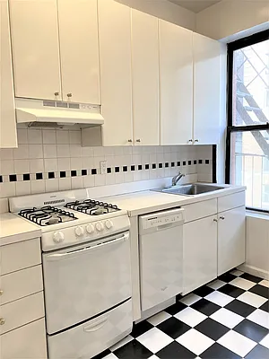 Rented by CitySites Real Estate Group | media 3