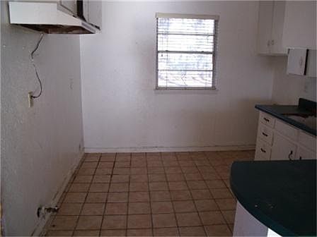5th image of 4717 Forest Knoll Dr