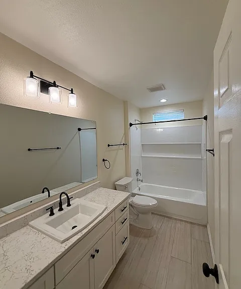 696 Courtland Dr — Photo 13