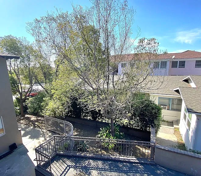 511 W Foothill Blvd #C — Photo 9