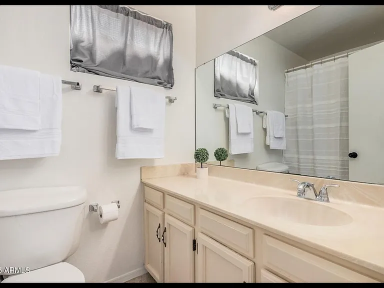 2447 E Holmes Ave — Photo 10
