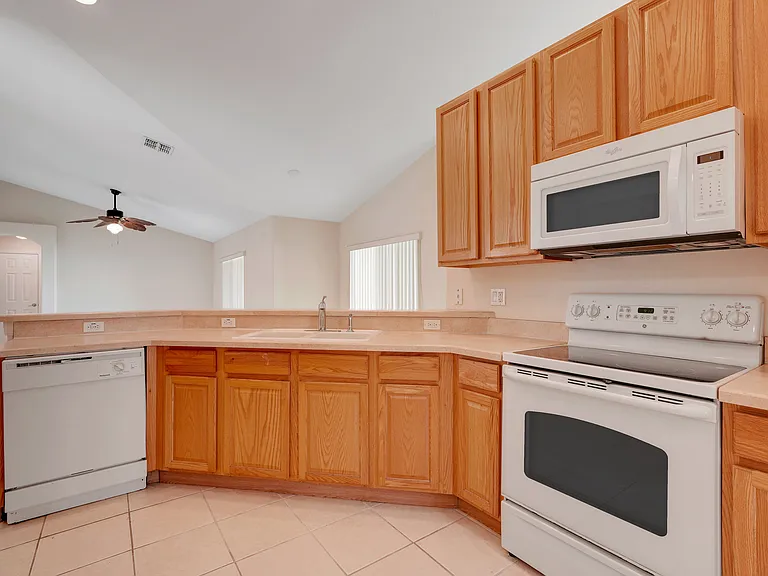 12900 Cloverdale Ln — Photo 11