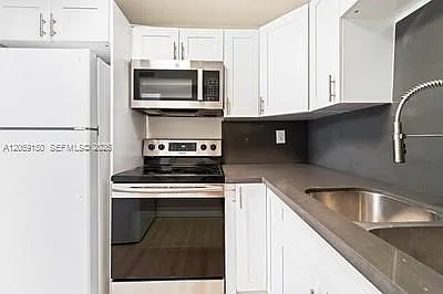 3025 Mary St #1 — Photo 4