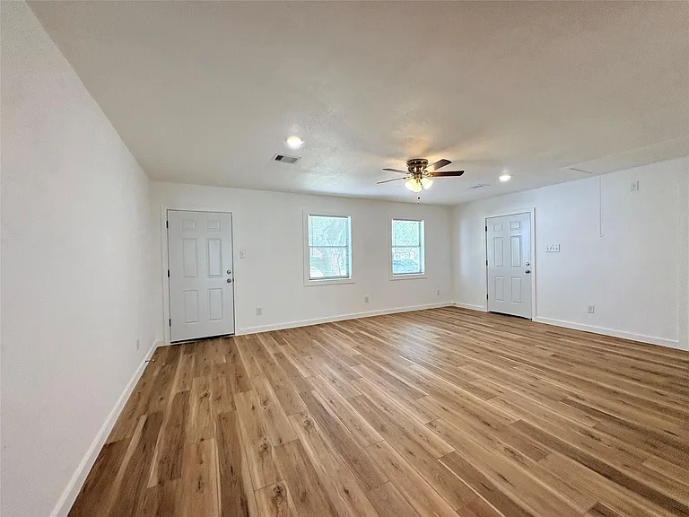 3206 Avenue K — Photo 4