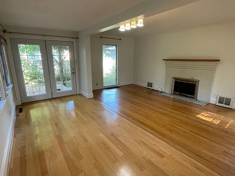 1404 E Park Pl — Photo 10
