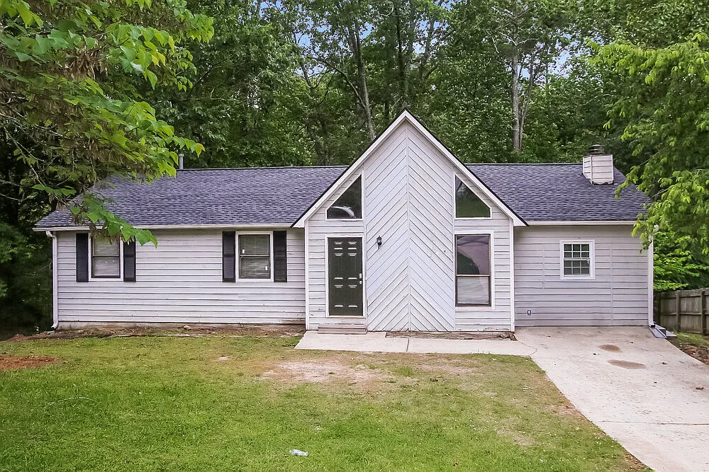 3 bed, 1.5 bath, 1356 sqft, $1,640 — Photo 1
