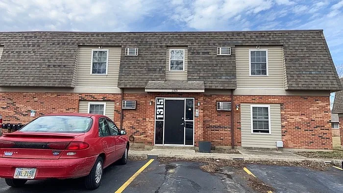 2 bed, 1.0 bath, 650 sqft, $950 — Photo 2
