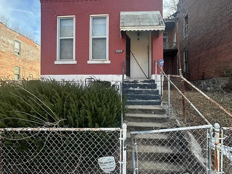 2028 E Prairie Ave — Photo 2