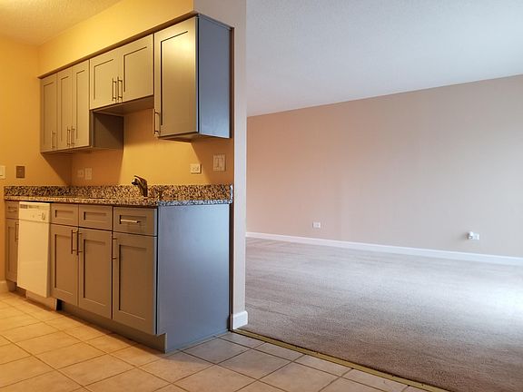 4th image of 1037 Buccaneer Dr APT 6