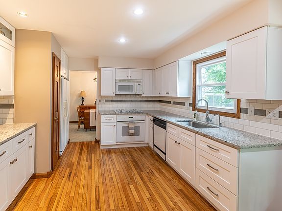 4th image of 757 Holly Dr
