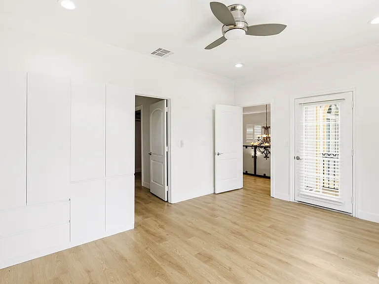 23114 Mariano St — Photo 33