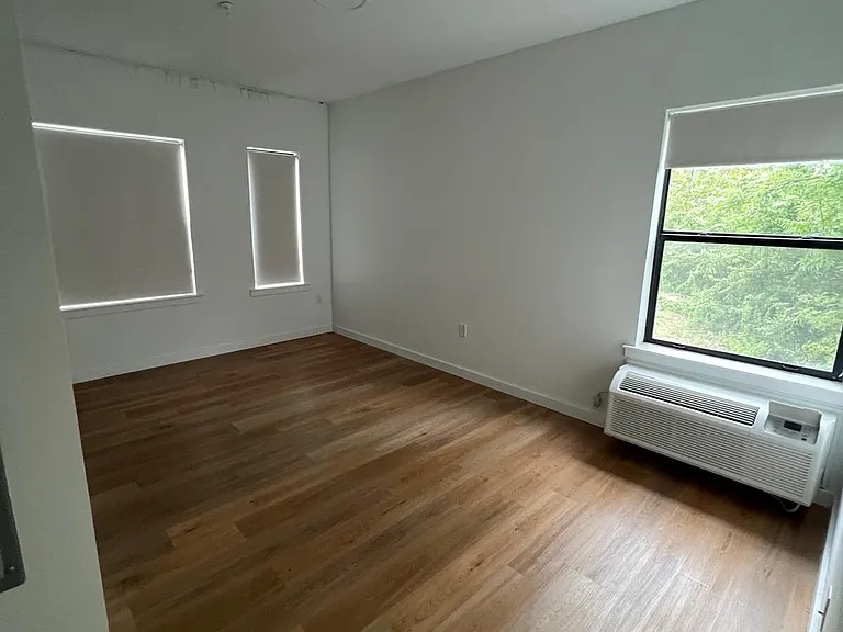 18 Freeway Dr E #412 — Photo 5
