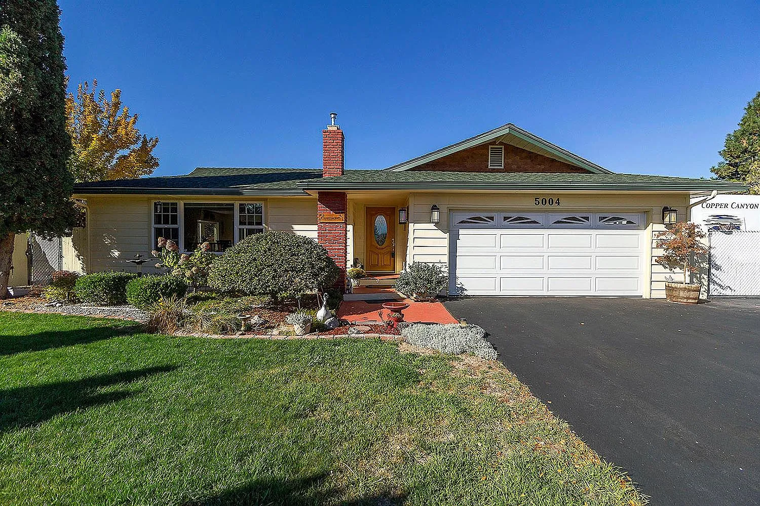 5004 Mazama Dr photo 1