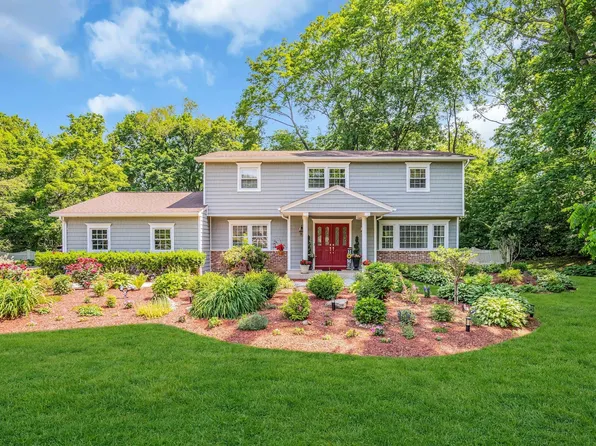 54 Threepence Drive, Melville, NY 11747