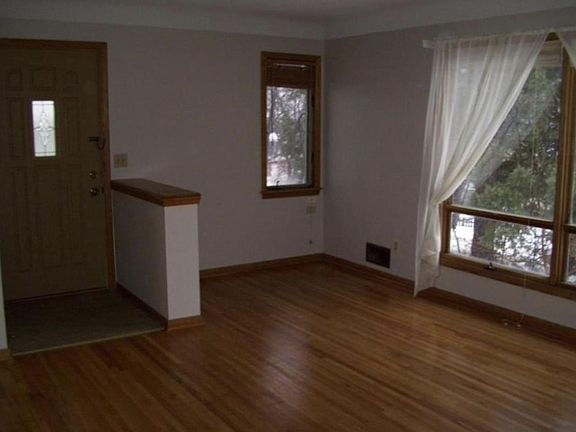 4th image of 3017 Taylor St NE
