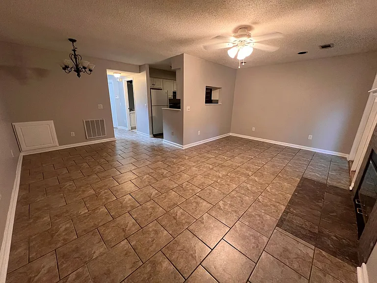 561 Heritage Ct — Photo 6
